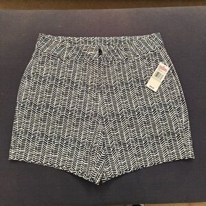 Vineyard Vines Performance Shorts Women’s Size 8 Navy White Geometric NWT